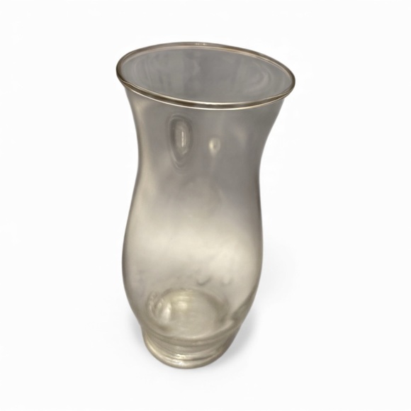 Elegant Clear Glass Vase 

(Flowers Not Included) - Picture 2 of 2